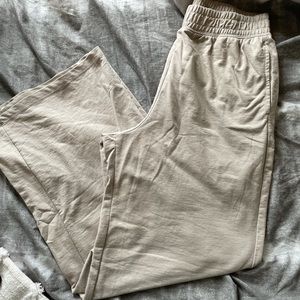 Beige Wide Leg Bottoms!